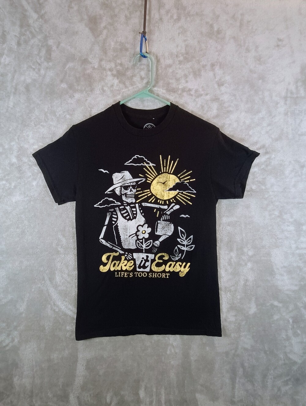 Hot Topic Black Tee with Gold and White Graphic Size Small Unisex